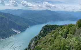 IULI LAKE HOME Tra lago e montagna